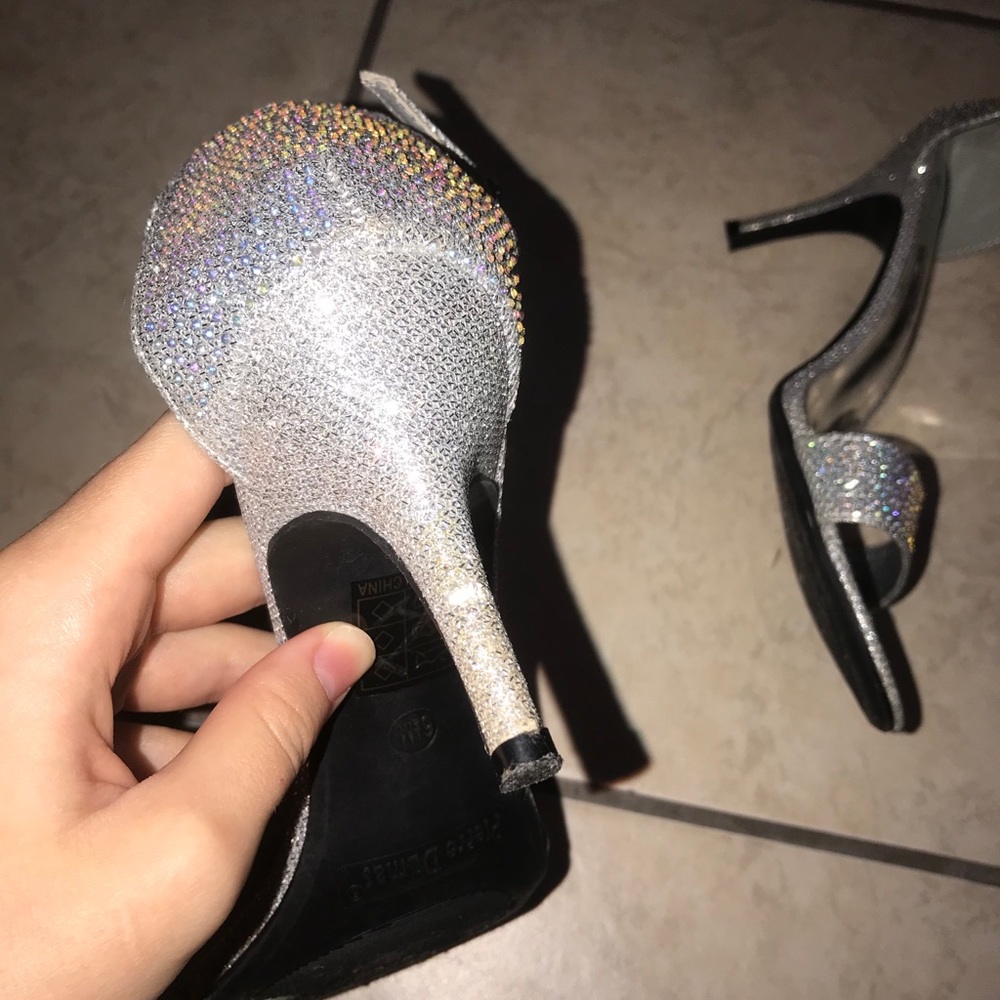 Heels - Picture 2 of 3